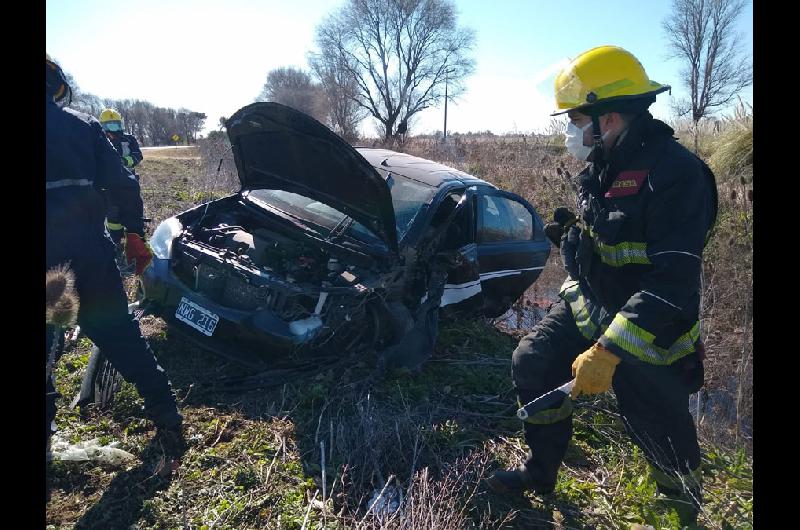 Cuatro heridos entre ellos un bebé y una nena tras en vuelco en