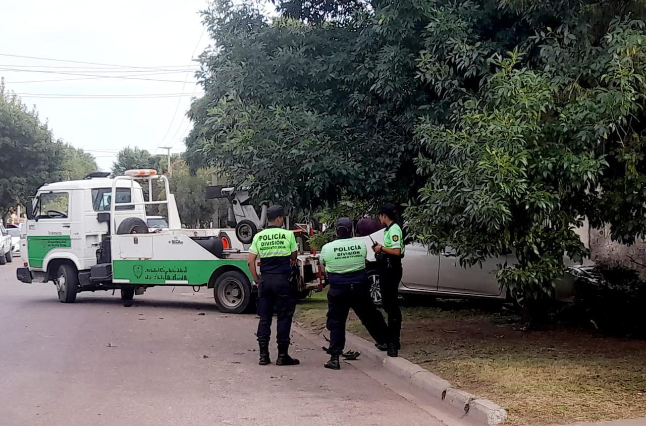 Se Descompens Subi A La Vereda Y Choc Contra Un Rbol El Diario