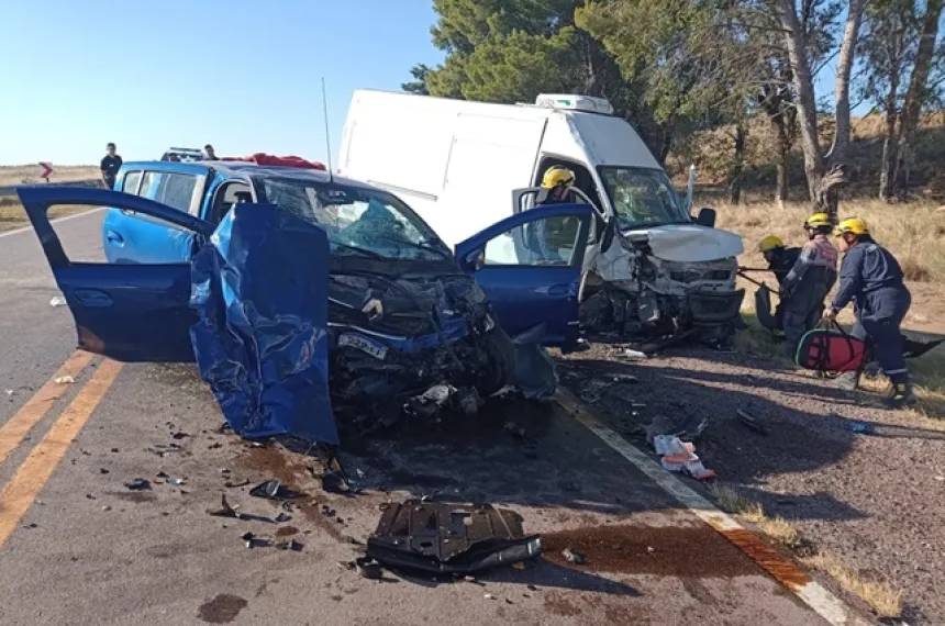 Dos Mujeres Con Heridas Graves Por Un Choque Frontal En La Ruta