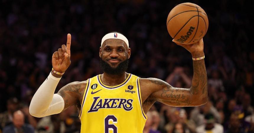 LeBron James gigante y uacutenico