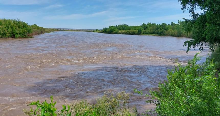 Crecida del Colorado afecta la zona de 25 de Mayo y temen inundaciones