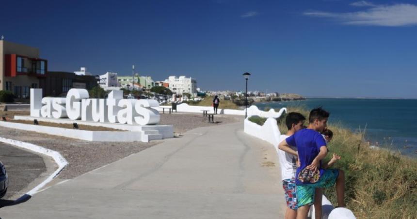 Las Grutas con solo 15-en-porciento- de reservas para febrero- iquestla temporada se terminaraacute en enero