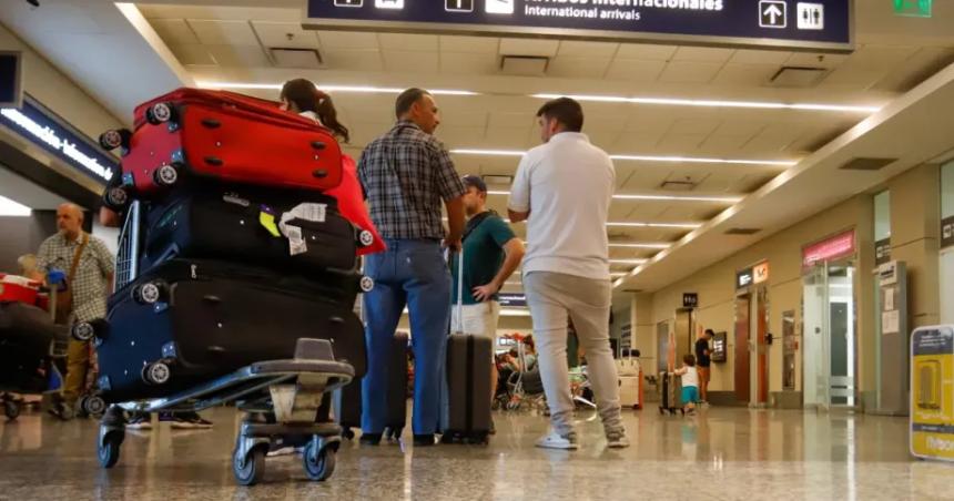 Turistas de Brasil no pueden entrar a Argentina- culpan a Milei