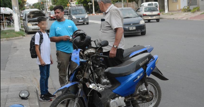 Chocaron dos motos en la Avenida Uruguay