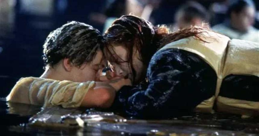 La puerta que salvoacute a Kate Winslet en Titanic fue subastada por una millonada