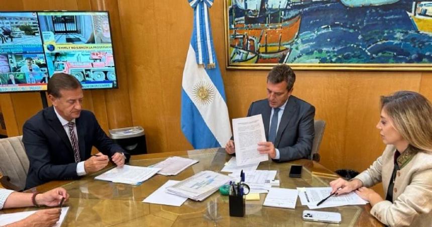 El ex gobernador de Mendoza le reclamoacute a Milei por un acuerdo que firmoacute con Sergio Massa