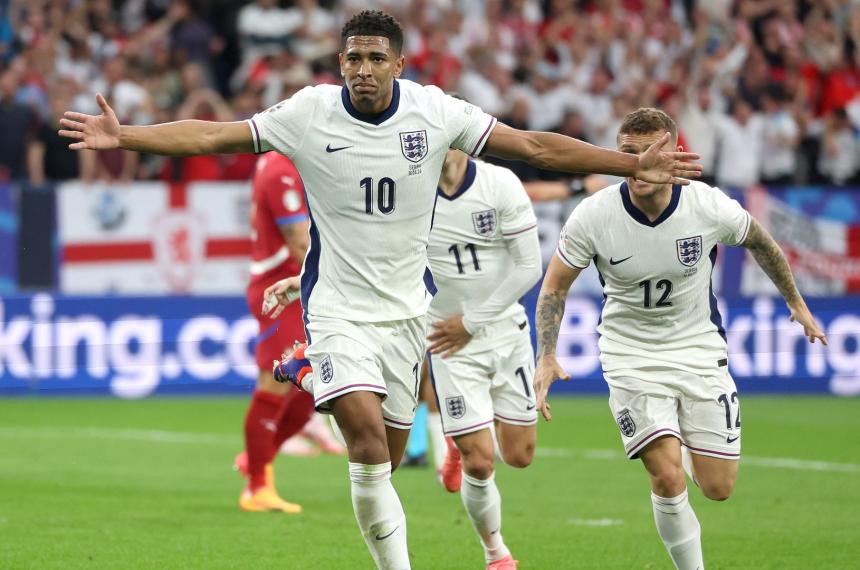 Sin brillar Inglaterra vencioacute a Serbia en su debut en la Euro