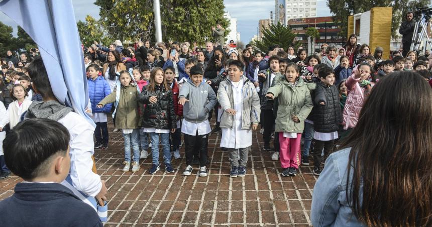 El acto central por el Diacutea de la Bandera se realizoacute en Santa Rosa