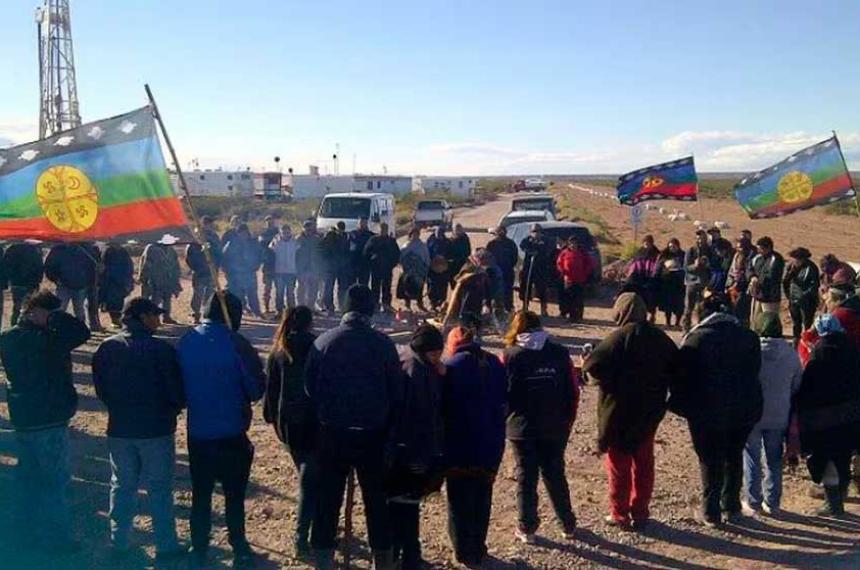 Un grupo mapuche bloquea el acceso a un yacimiento de YPF en Neuqueacuten