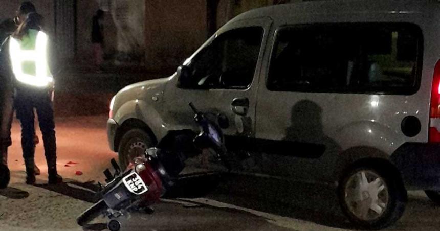Una persona herida en un accidente entre una camioneta y una moto en Santa Rosa