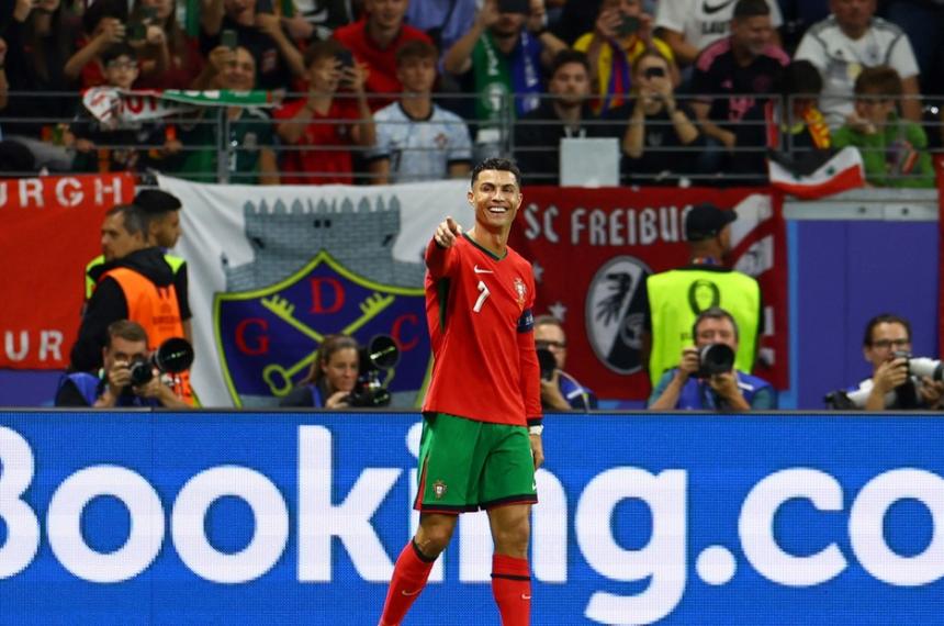 Portugal eliminoacute por penales a Eslovenia