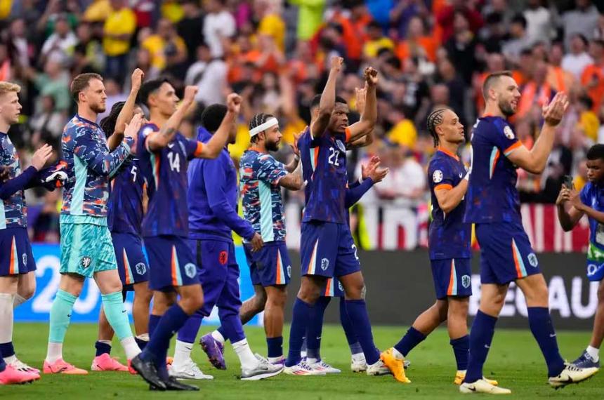 Holanda vencioacute a Rumania y llega cuartos en la Eurocopa despueacutes de 16 antildeos