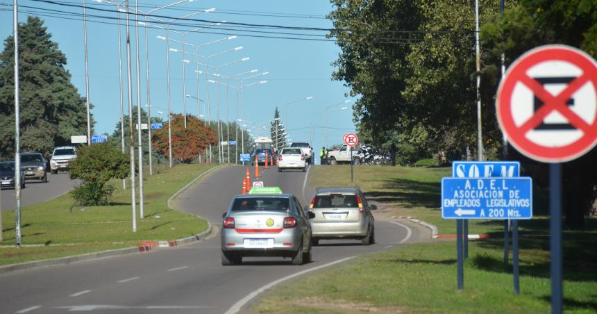 Avenida Peroacuten- proponen un tercer carril muro divisor y cicloviacuteas