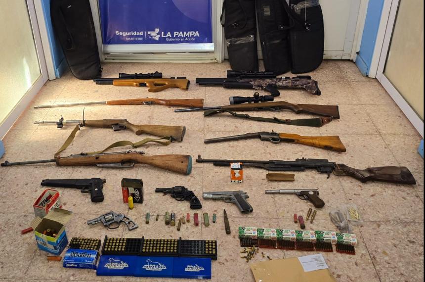 Un joven fue detenido por amenazas con 11 armas de fuego en su domicilio