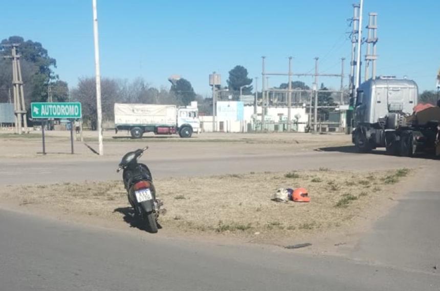 Tres menores heridos por una caiacuteda en moto en la Rotonda Sur
