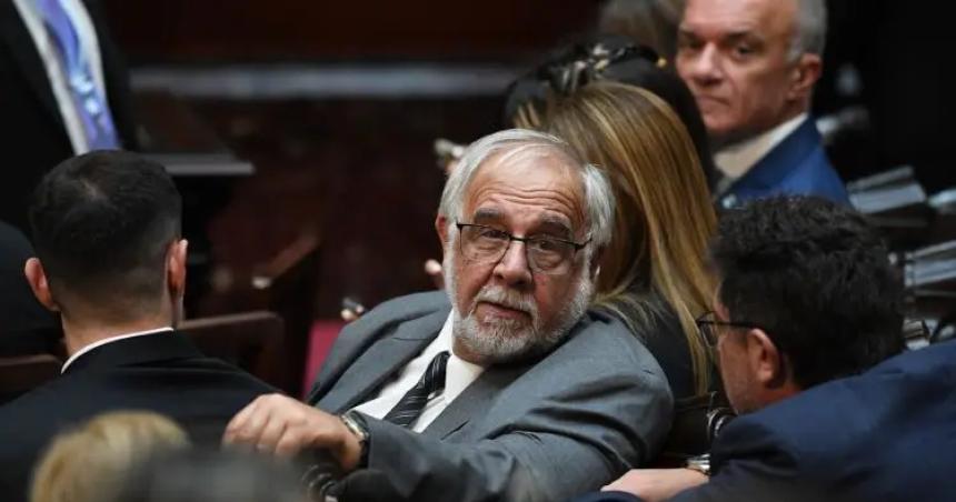 Senador libertario quiso abrir la puerta a la legalizacioacuten de la venta de nintildeos