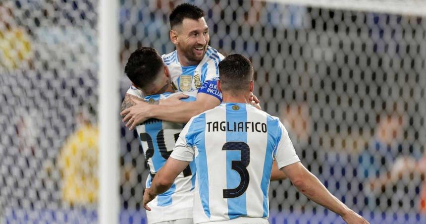 Argentina derrotoacute a Canadaacute 2 a 0 y ahora va por el bicampeonato