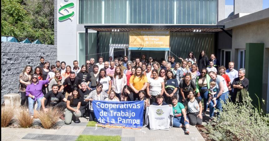 Cooperativas dicen que la oposicioacuten ataca a la economiacutea popular