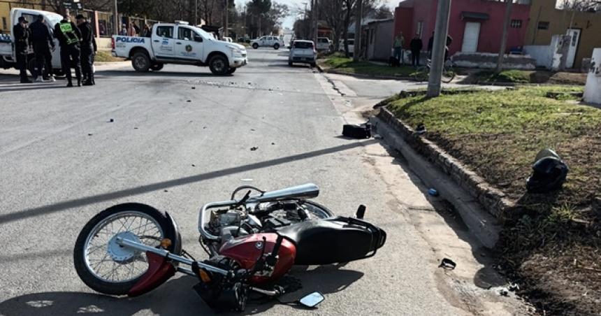 Un motociclista con varias fracturas por un choque en Santa Rosa