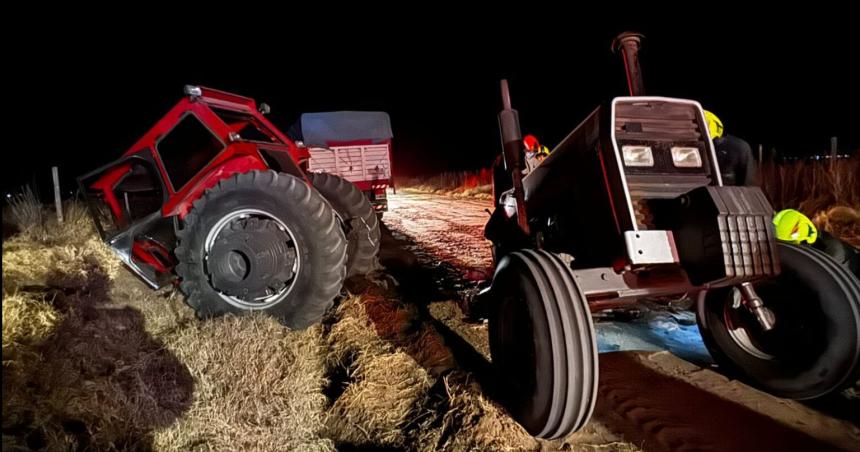 Un tractor partido al medio tras chocar con un camioacuten en la Ruta 5