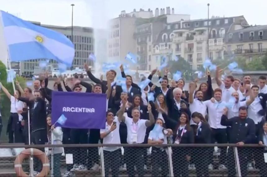 El paso de la delegacioacuten argentina en la ceremonia inaugural de Pariacutes 2024