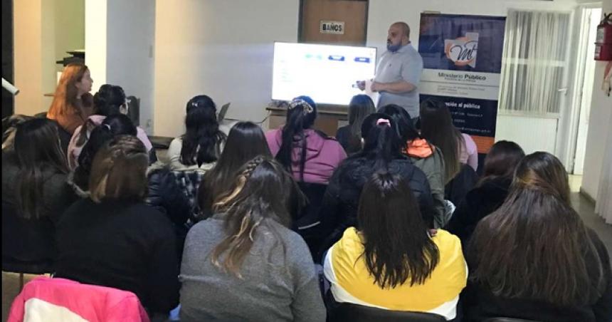 Estudiantes asistieron a una charla en la Fiscaliacutea de Victorica