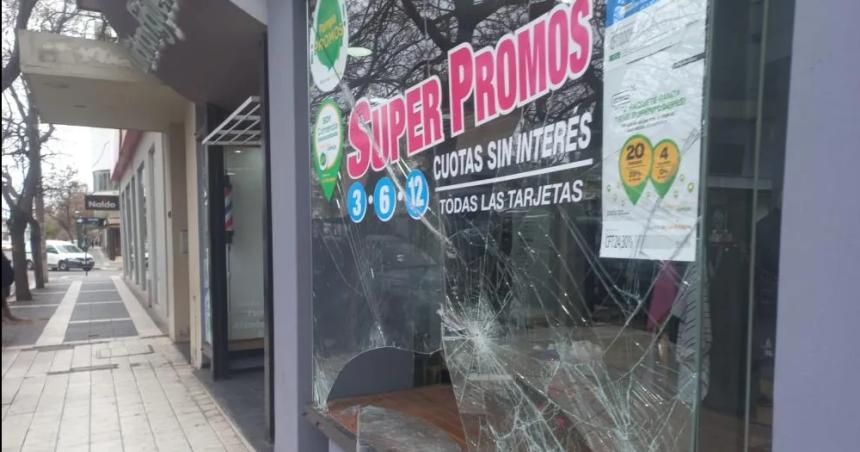 Recuperan parte de los elementos robados a una peluqueriacutea en pleno centro santarrosentildeo