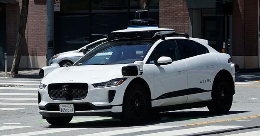 iquestTaxi sin conductor Los robotaxis de Waymo baten una nueva marca con 100000 viajes pagados por semana