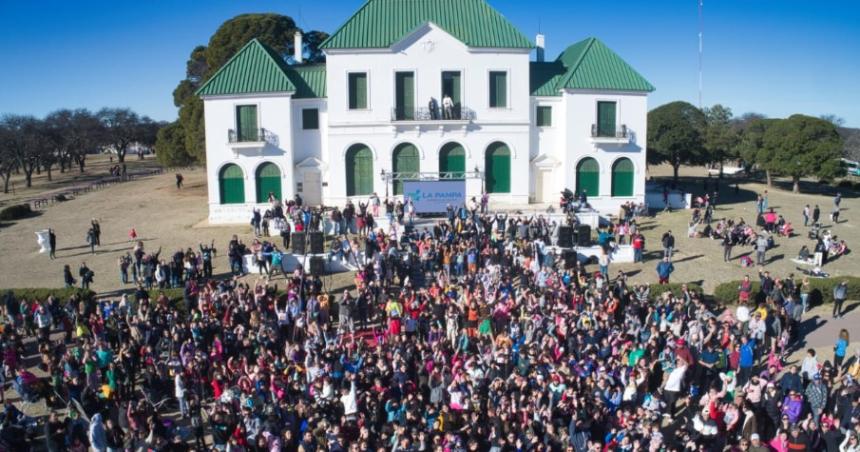 Una multitud disfrutoacute del Diacutea de las Infancias en el Parque Luro