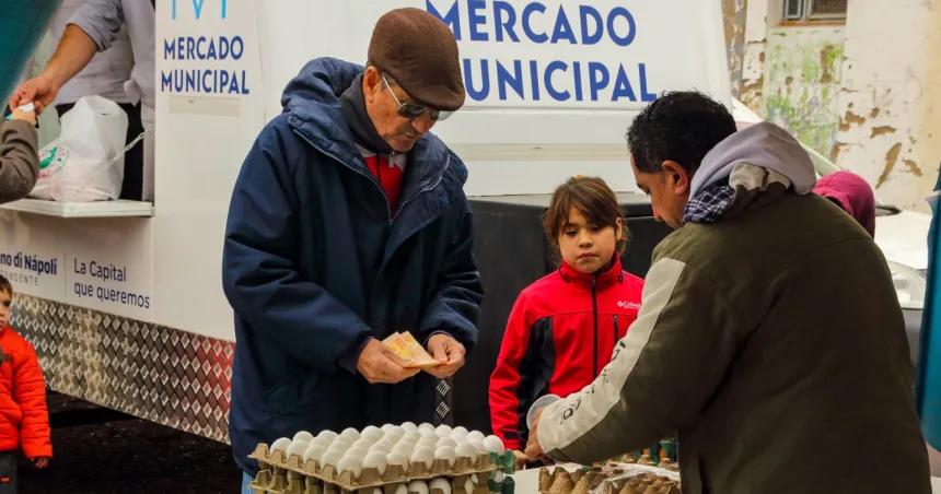 Otro martes de ofertas en el Moacutedulo Despensa del Mercado Municipal