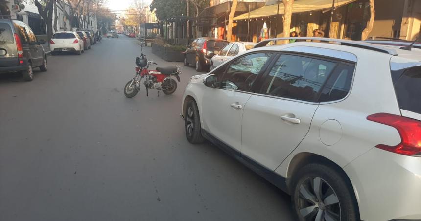 Una motociclista herida en un choque en el centro