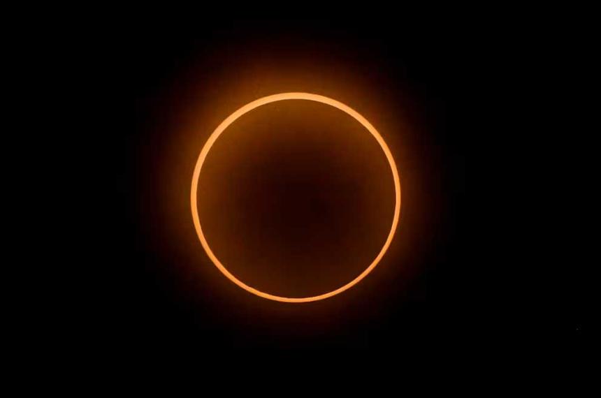 Eclipse anular en Argentina- guiacutea esencial para admirar al anillo de fuego que abrazaraacute a la Luna