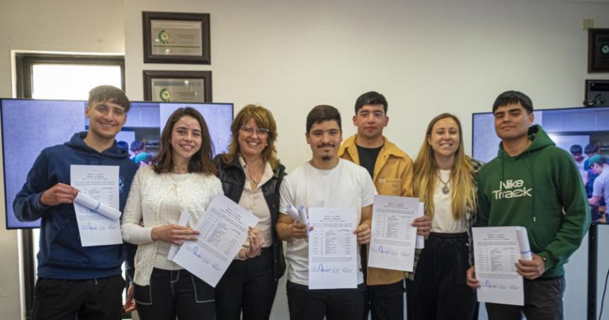 Certificaron a joacutevenes que cursaron propuesta de formacioacuten profesional