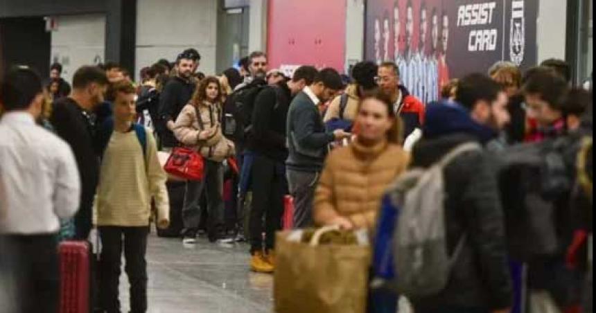 Aeroliacuteneas Argentinas acusoacute a gremios de provocarle a la empresa peacuterdidas por USD 500000