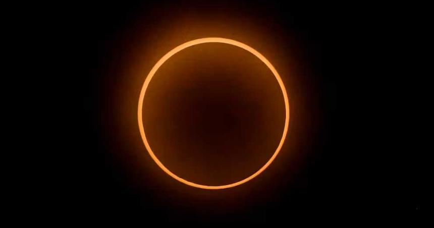 Eclipse anular en Argentina- guiacutea esencial para admirar al anillo de fuego que abrazaraacute a la Luna