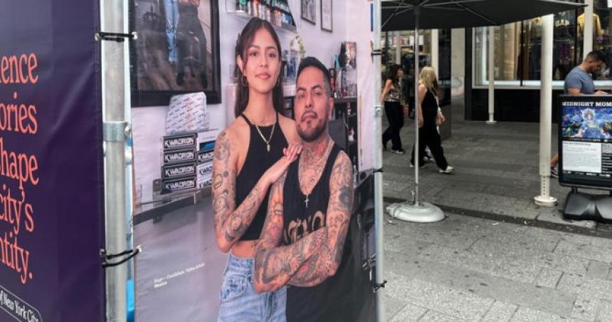 Una serie de retratos de inmigrantes adorna Times Square para fomentar la inclusioacuten