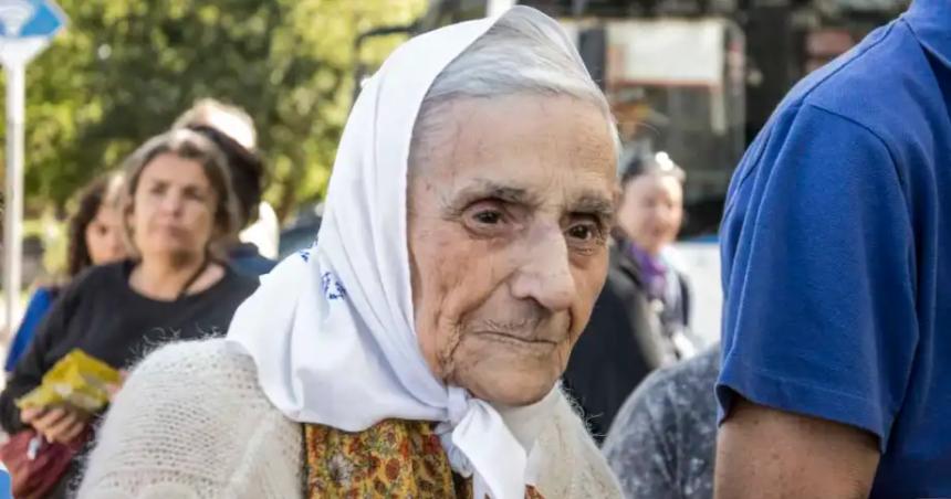 Murioacute Ineacutes Ragni madre de Plaza de Mayo de Neuqueacuten