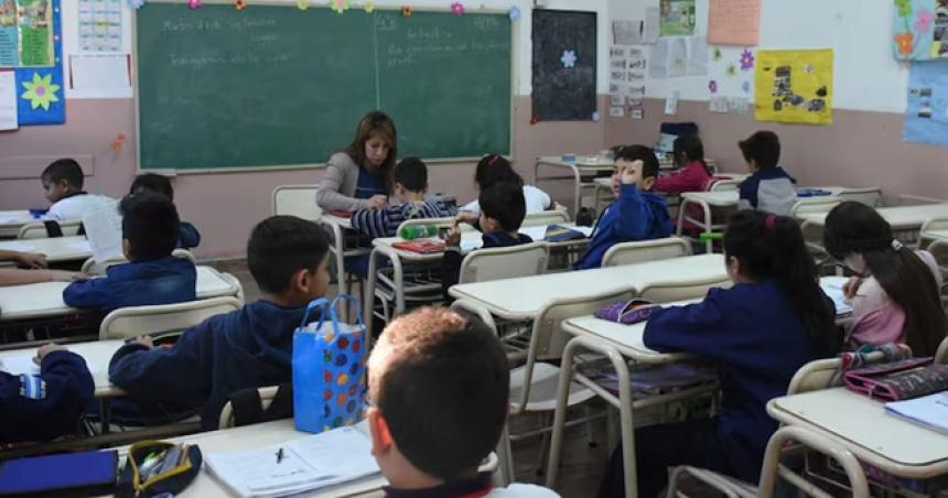 Casi 2000 estudiantes pampeanos reciben vouchers educativos