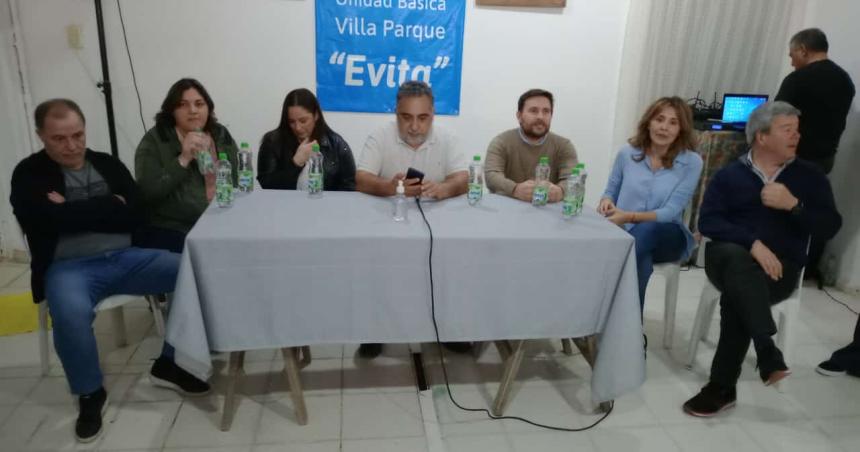 Inauguracioacuten y debate poliacutetico en la Unidad Baacutesica de Villa Parque