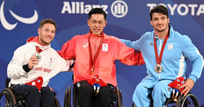 Gustavo Fernaacutendez es medalla de bronce en los Paraliacutempicos