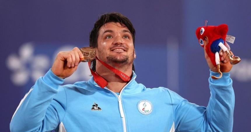 Gustavo Fernaacutendez es medalla de bronce en los Paraliacutempicos