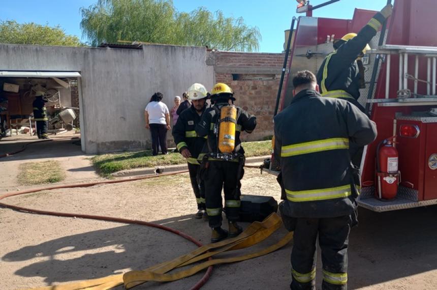 Un incendio causoacute dantildeos totales en un galpoacuten de Pico