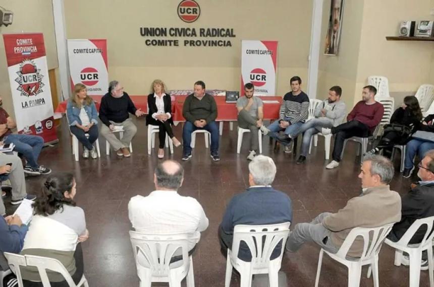 La UCR cruzoacute a di Naacutepoli- Es poco transparente no escucha