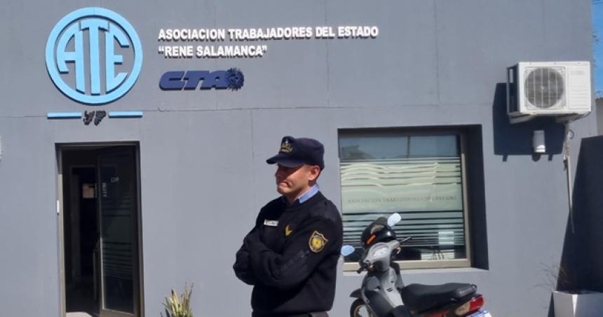 Gritos presencia policial y denuncias cruzadas en la conduccioacuten de ATE Pico