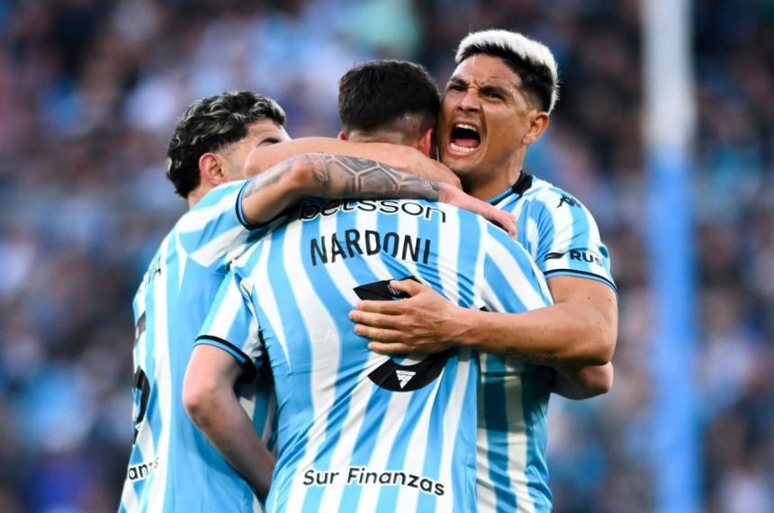 Racing le ganoacute a Boca y quedoacute a seis puntos del liacuteder Veacutelez