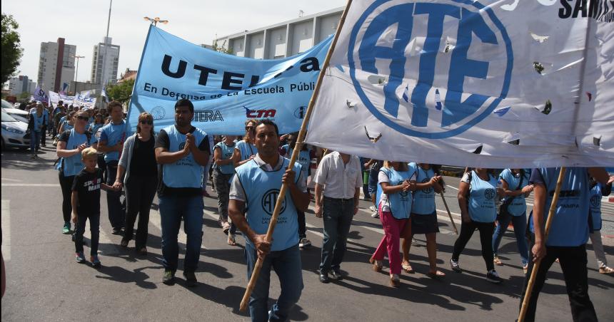 Salarios estatales- la claacuteusula de revisioacuten asciende 106-en-porciento-