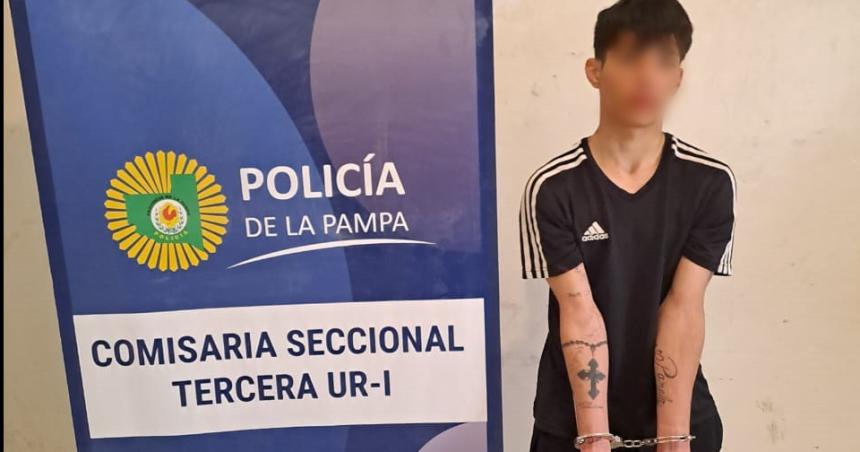 Llevaba de tiro una moto robada y lo descubrioacute una policiacutea de civil