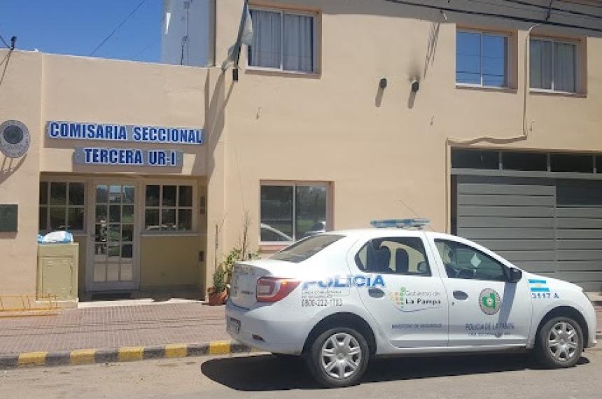 Acosaba a su ex enfrentoacute a la policiacutea con un cuchillo y se cortoacute la mano