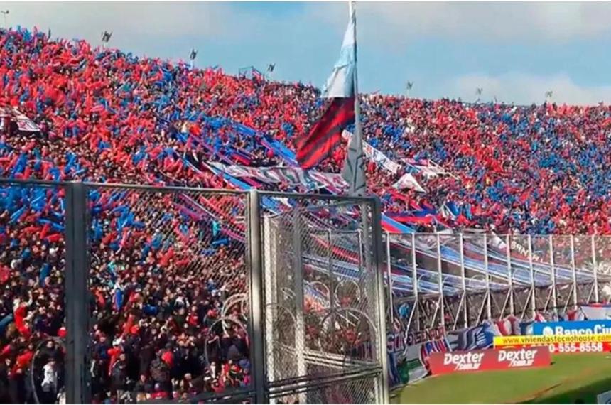 Conmebol le aplicoacute una fuerte sancioacuten a San Lorenzo por gestos racistas