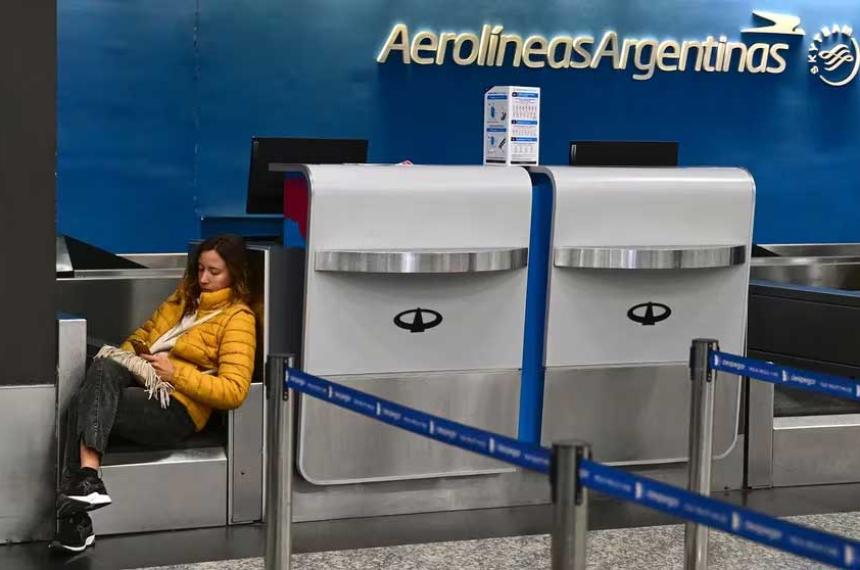 Los sindicatos aeronaacuteuticos decidiraacuten nuevas medidas de fuerza y llevaraacuten su pelea a la Justicia